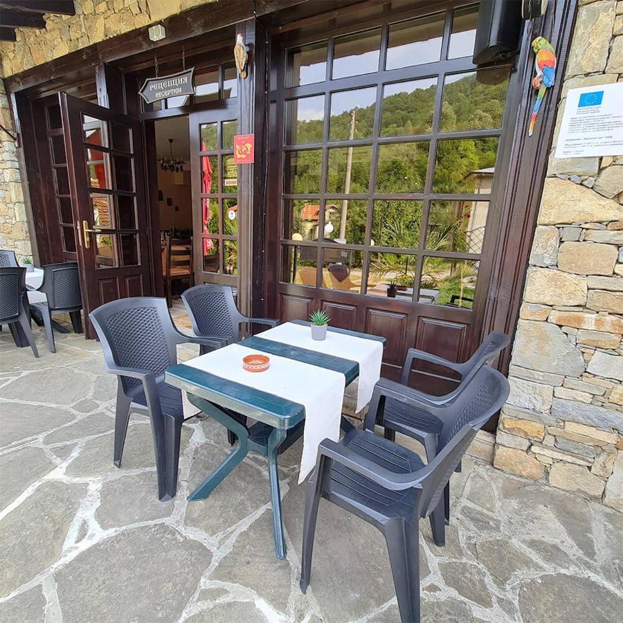 Family Hotel Chiflik Hills Exterior foto
